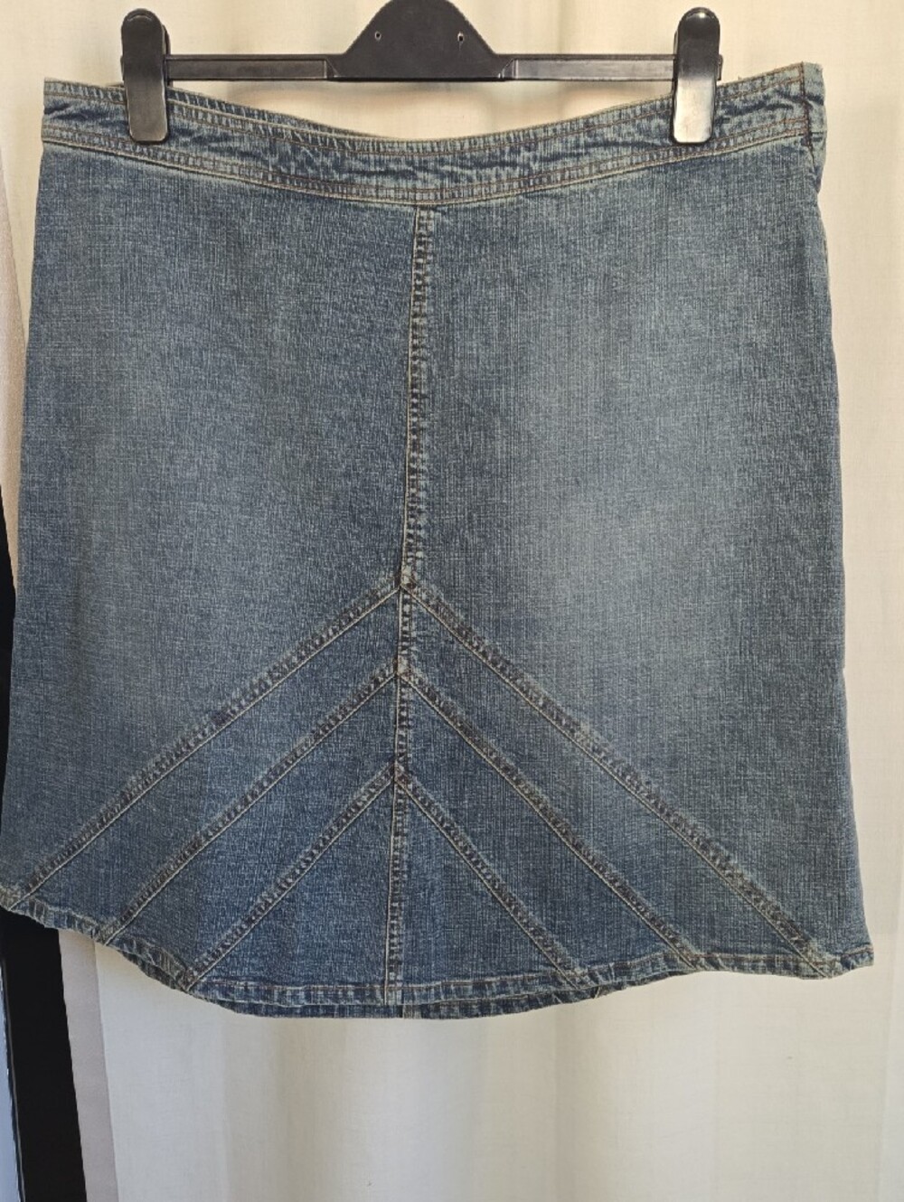VTG... "Venezia"  Medium Blue Denim Chevron-Panel A-Line Skirt – Size 18 - Picture 4 of 10